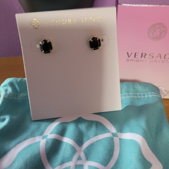 Barely worn Kendra Scott studs - Picture 4 of 5